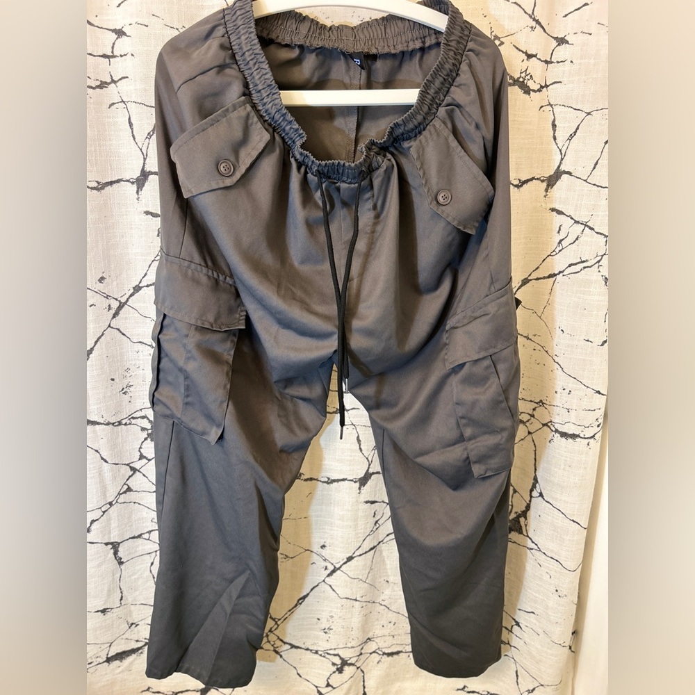 ROMWE Gray Cargo Pants with Relaxed Fit and Elastic Waistband